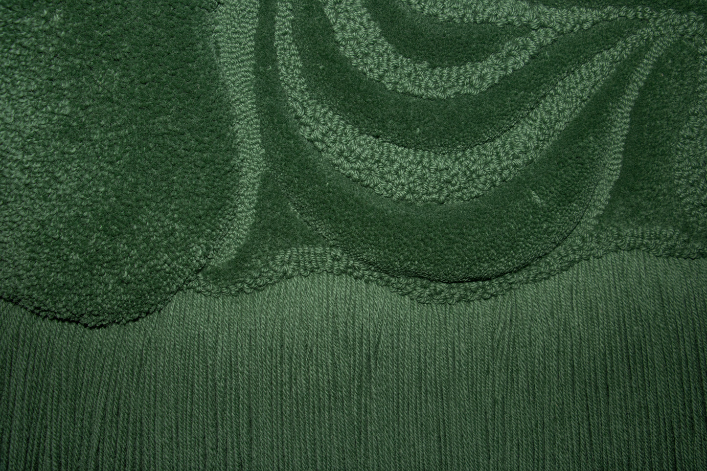 Kohtaaminen (2025), Metsänvihreä, 75cm x 165cm