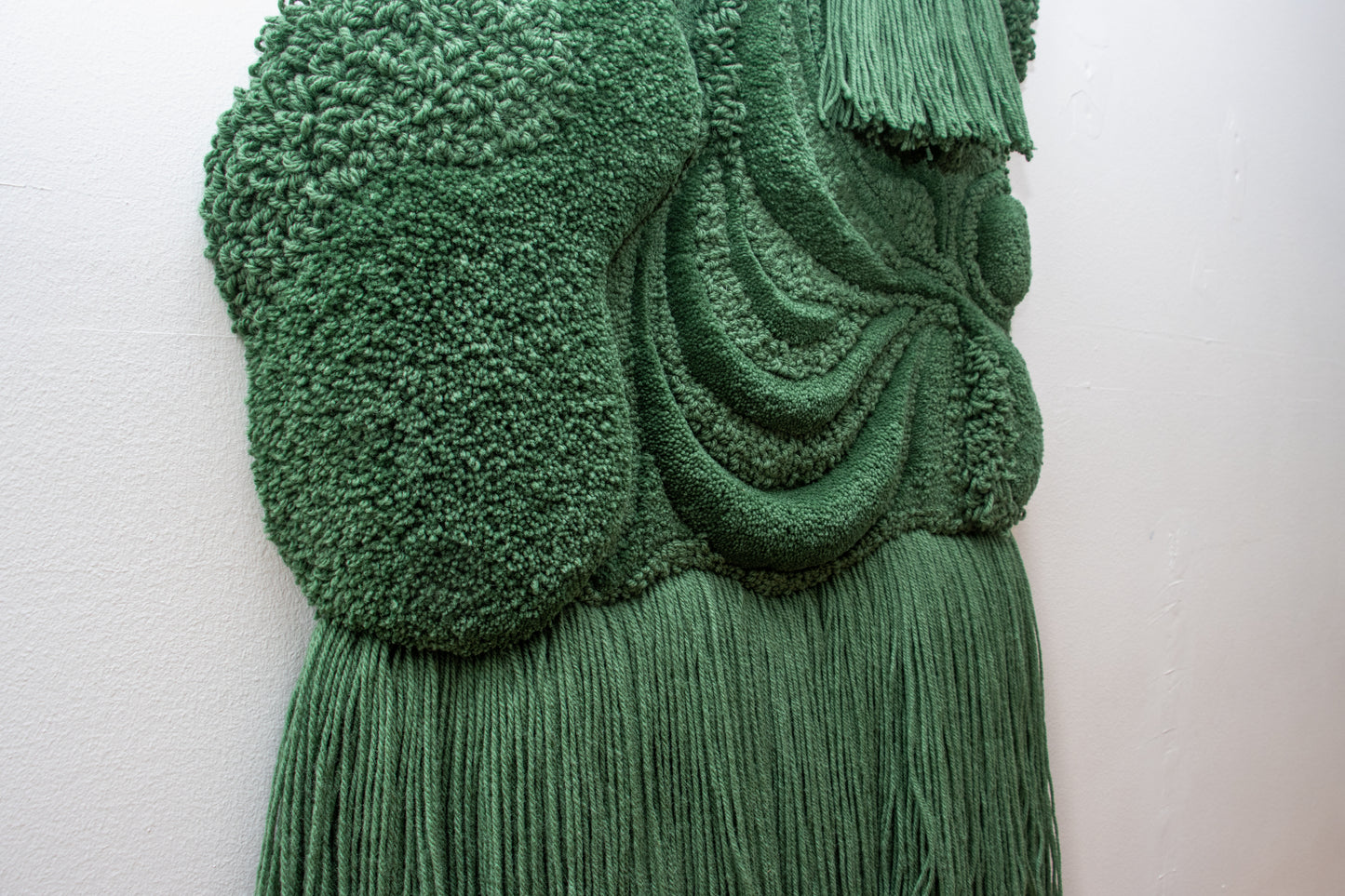 Kohtaaminen (2025), Metsänvihreä, 75cm x 165cm